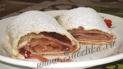 Штрудель с творогом и вишней