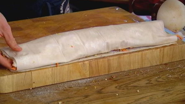 штрудель с тыквой, изюмом и вяленой вишней