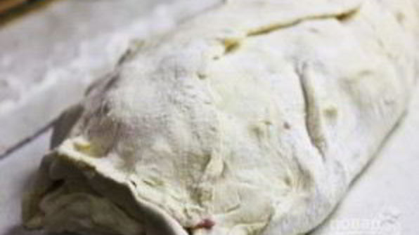 штрудель с вишней из слоеного теста