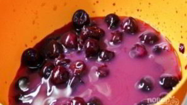 штрудель с вишней из слоеного теста