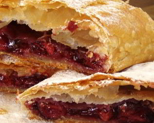 Штрудель с вишней из теста фило