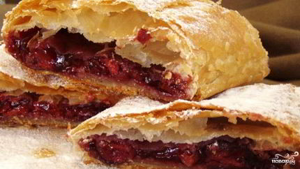 Штрудель с вишней из теста фило