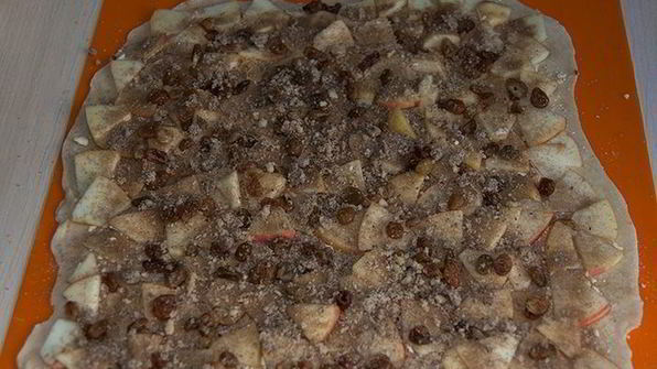 штрудель с яблоками и изюмом