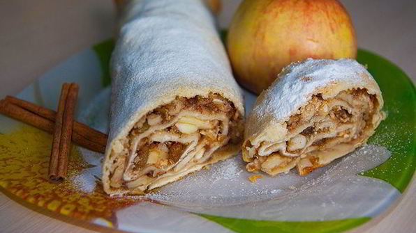 штрудель с яблоками и изюмом