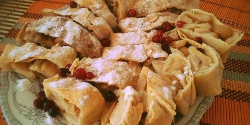 Рецепт штруделя с яблоками, корицей и пломбиром