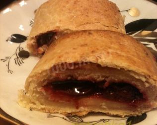 Творожный штрудель с вишней