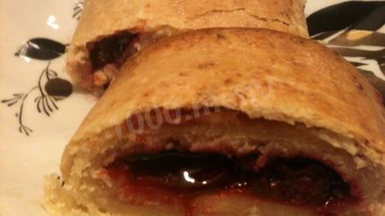 Творожный штрудель с вишней