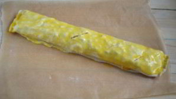 яблочный штрудель из слоеного теста