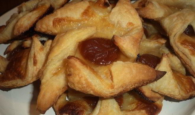 Слойки с абрикосами