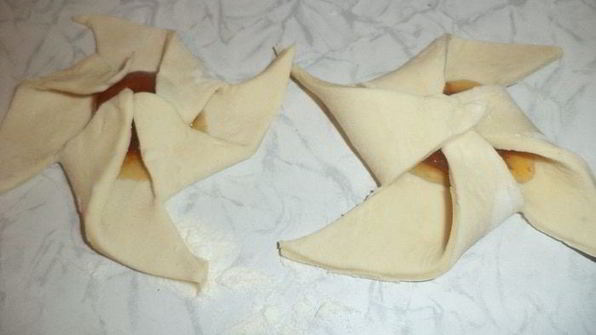 слойки с абрикосами