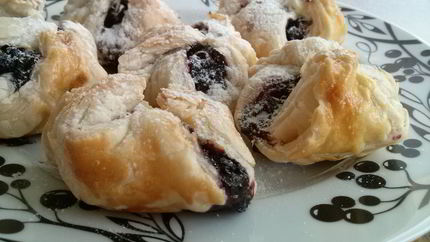 Слойки с черникой