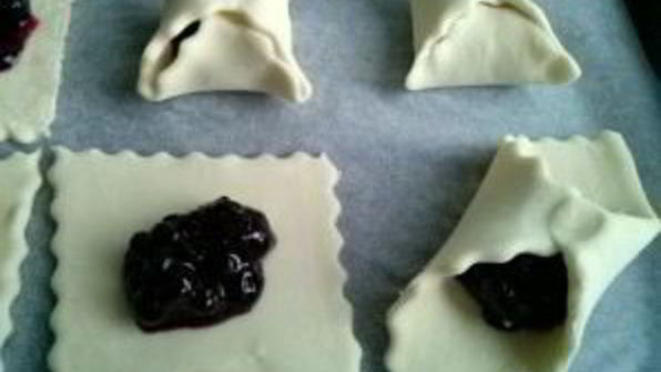 слойки с черникой