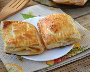 Слойки с вареньем из слоеного теста