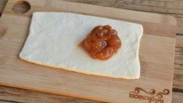 слойки с вареньем из слоеного теста