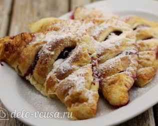 Слойки с вишней