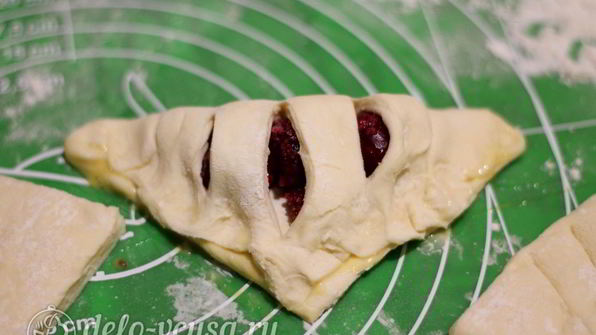 слойки с вишней