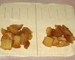 Слойки с яблоками и корицей