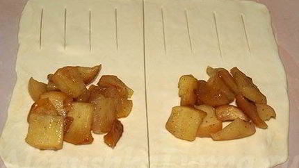 Слойки с яблоками и корицей