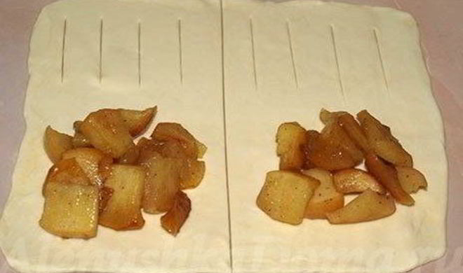 Слойки с яблоками и корицей