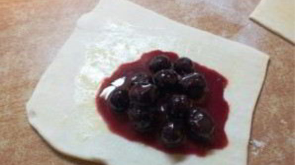 слойки со смородиной