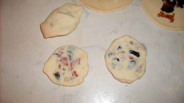 слойки солнце на тарелке