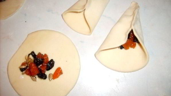 слойки солнце на тарелке