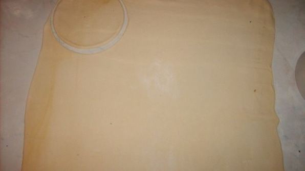 слойки солнце на тарелке