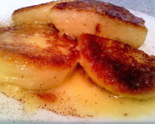 Нежные сырники с ванилью, томленные в сливочном соусе