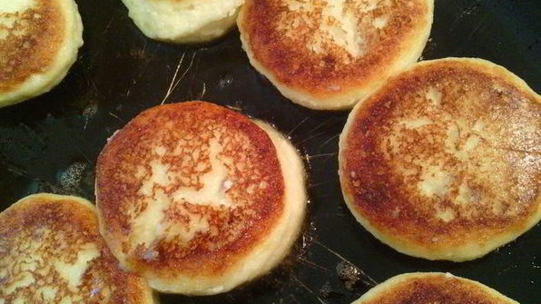 нежные сырники с ванилью, томленные в сливочном соусе