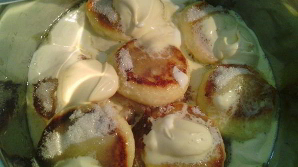 нежные сырники с ванилью, томленные в сливочном соусе