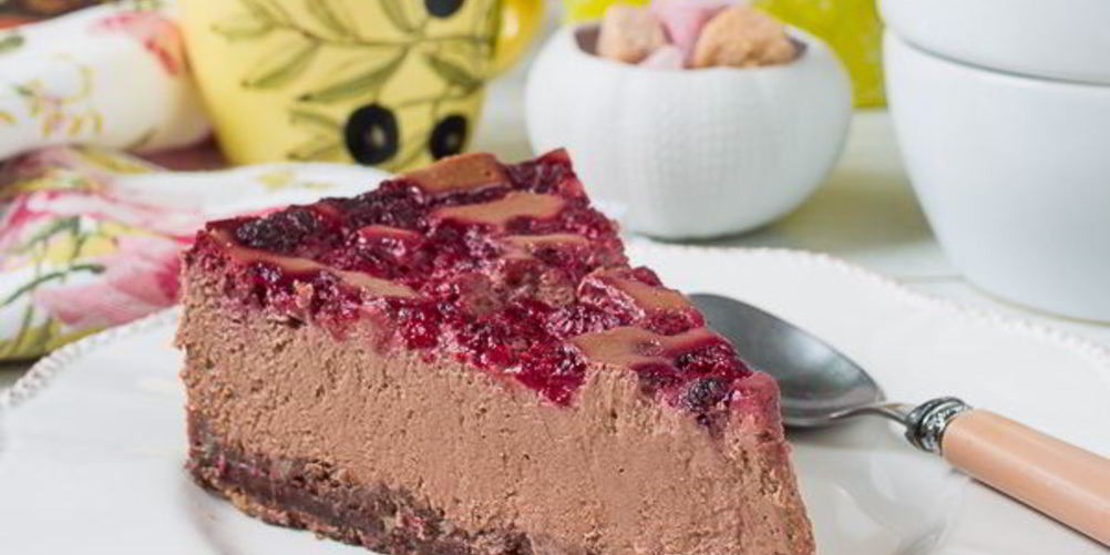 Рецепт шоколадного творожника с малиной