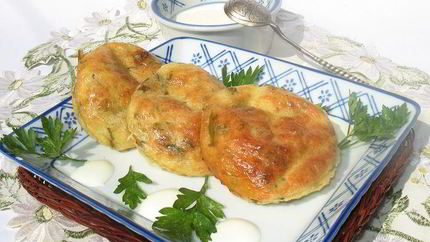 Соленые сырники с зеленью, запеченные в духовке