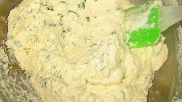 соленые сырники с зеленью, запеченные в духовке