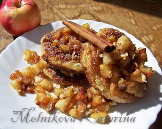 Сырники под яблочным чатни с орехами