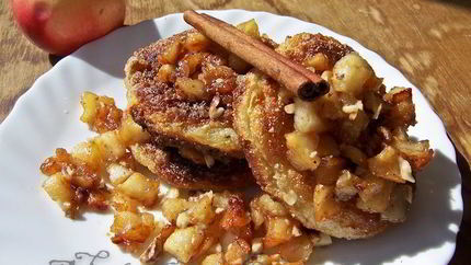 Сырники под яблочным чатни с орехами