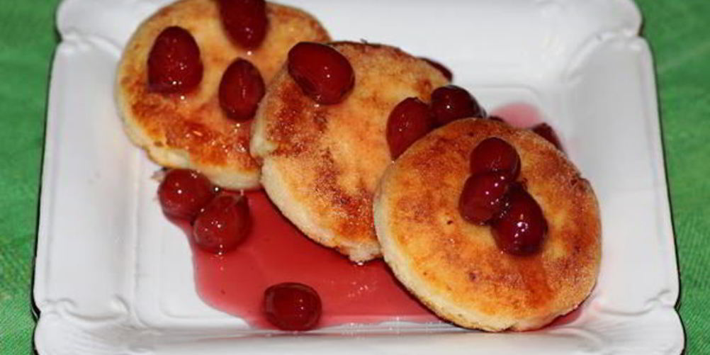 Рецепт сырников с лимонной цедрой и ванилином на манке