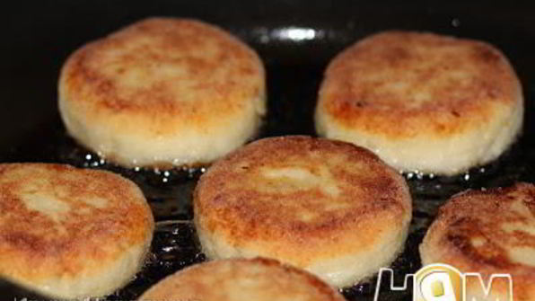 сырники с лимонной цедрой и ванилином на манке