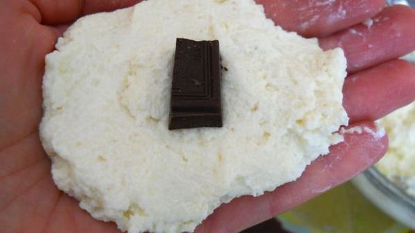 сырники с шоколадом в овсяных хлопьях