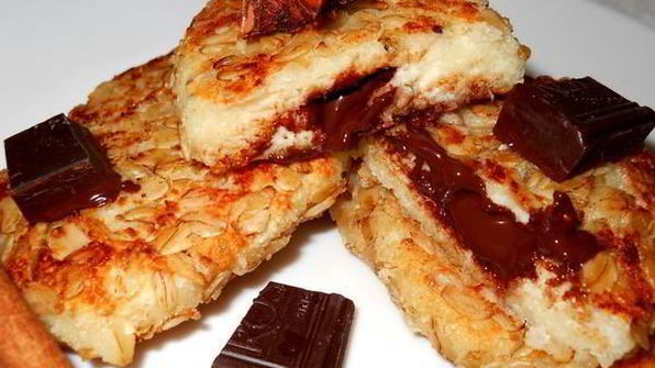 сырники с шоколадом в овсяных хлопьях