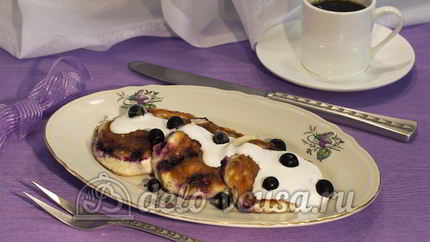 Сырники со смородиной