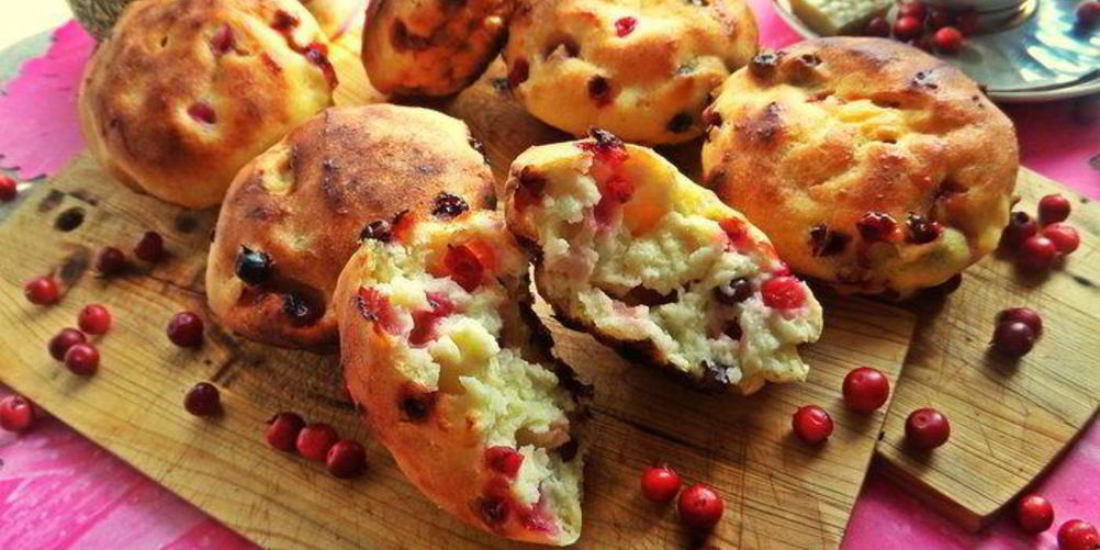 Рецепт творожников с брусникой