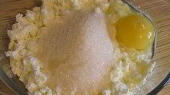 воскресные сырники с персиками