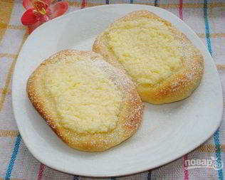 Дрожжевое тесто с творогом в духовке