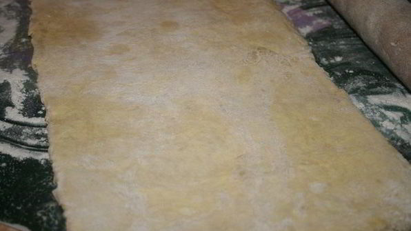 хрустящие корзинки с курицей из домашнего слоеного теста