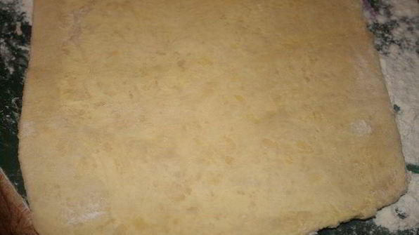 хрустящие корзинки с курицей из домашнего слоеного теста