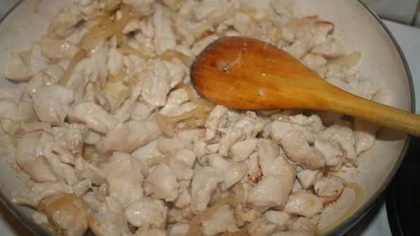 хрустящие корзинки с курицей из домашнего слоеного теста