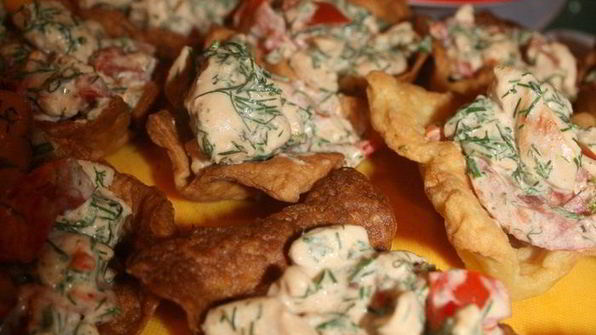 хрустящие корзинки с курицей из домашнего слоеного теста