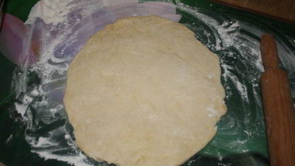 хрустящие корзинки с курицей из домашнего слоеного теста