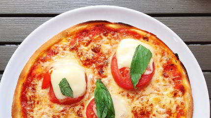 Тесто и начинка для пиццы