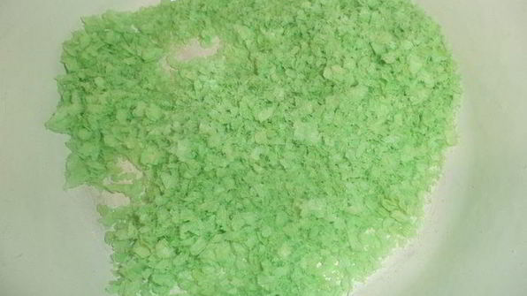 бисквитный торт с кремом из халвы и вафельной посыпкой